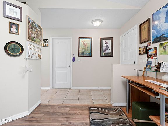 3rd image of 21 Westrobin Ln