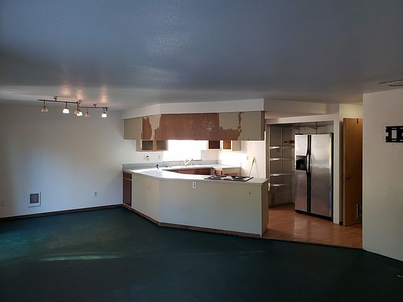 3rd image of 446 Volesky Dr SE