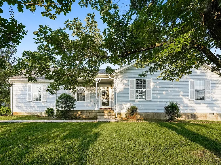 206 Sierra Dr — Photo 1