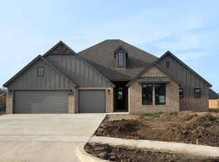 1416 N 71st St, Broken Arrow, OK 74014