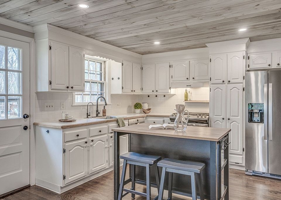 2 Gould Rd, Bedford, MA 01730 Zillow