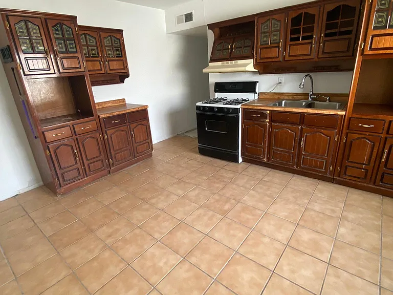 454 Val Verde St #A — Photo 5