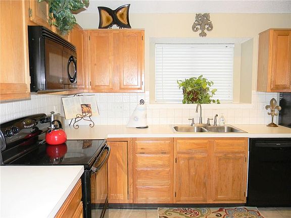 3rd image of 547 Kelsie Ct