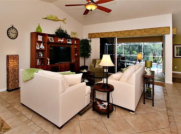 4th image of 2525 SW 25th Ave