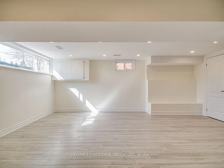 293 Labrador Dr #B — Photo 3