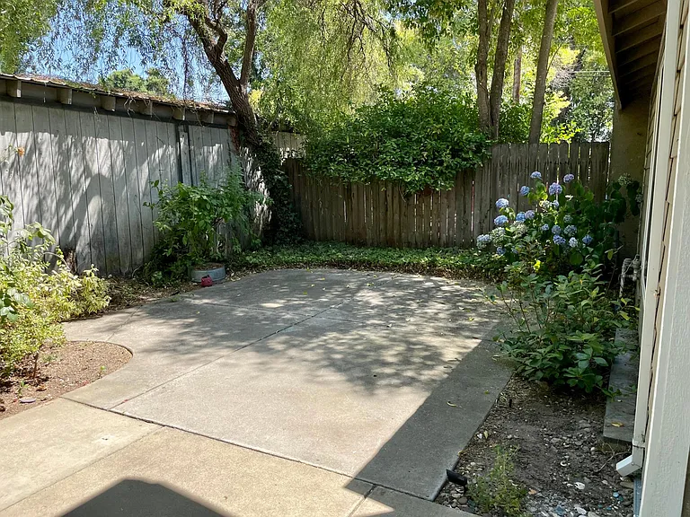 6102 Beech Ave #110 — Photo 25