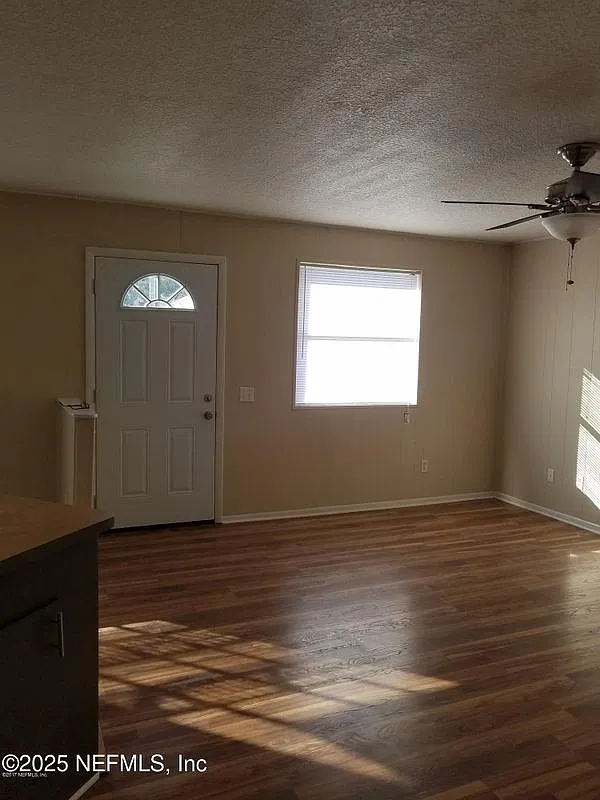2 bed, 1.0 bath, 924 sqft, $1,700 — Photo 2