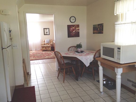 4th image of 10 Edward Ln
