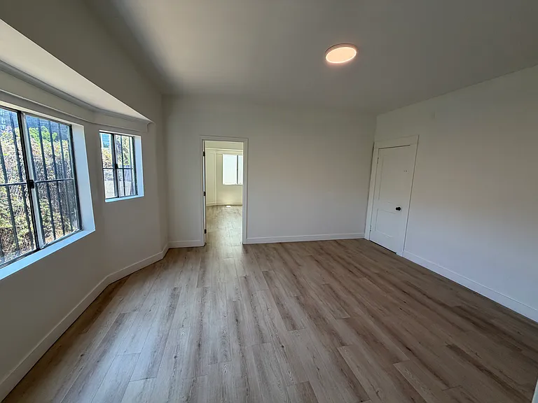 2139 Venice Blvd — Photo 8
