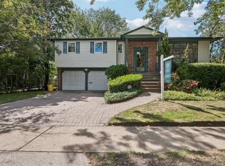563 Hook St, Valley Stream, NY 11581
