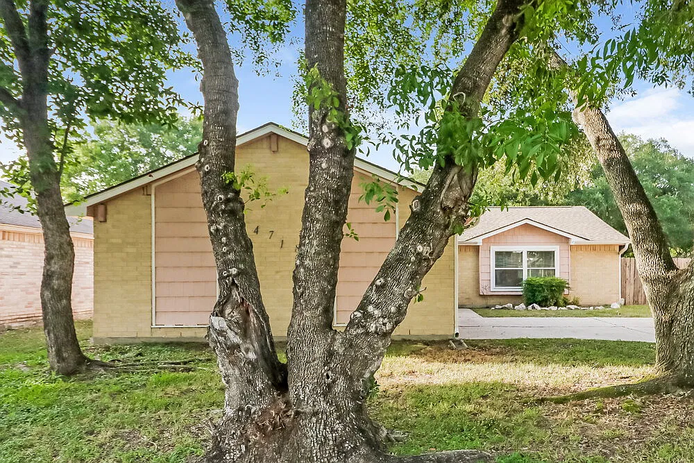 3 bed, 2.0 bath, 1355 sqft, $1,805 — Photo 3