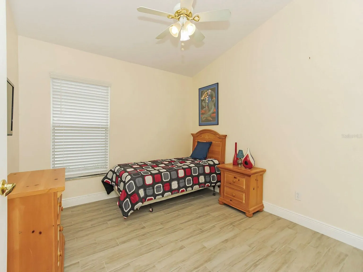 4 bed, 1895 sqft, $800 — Photo 2