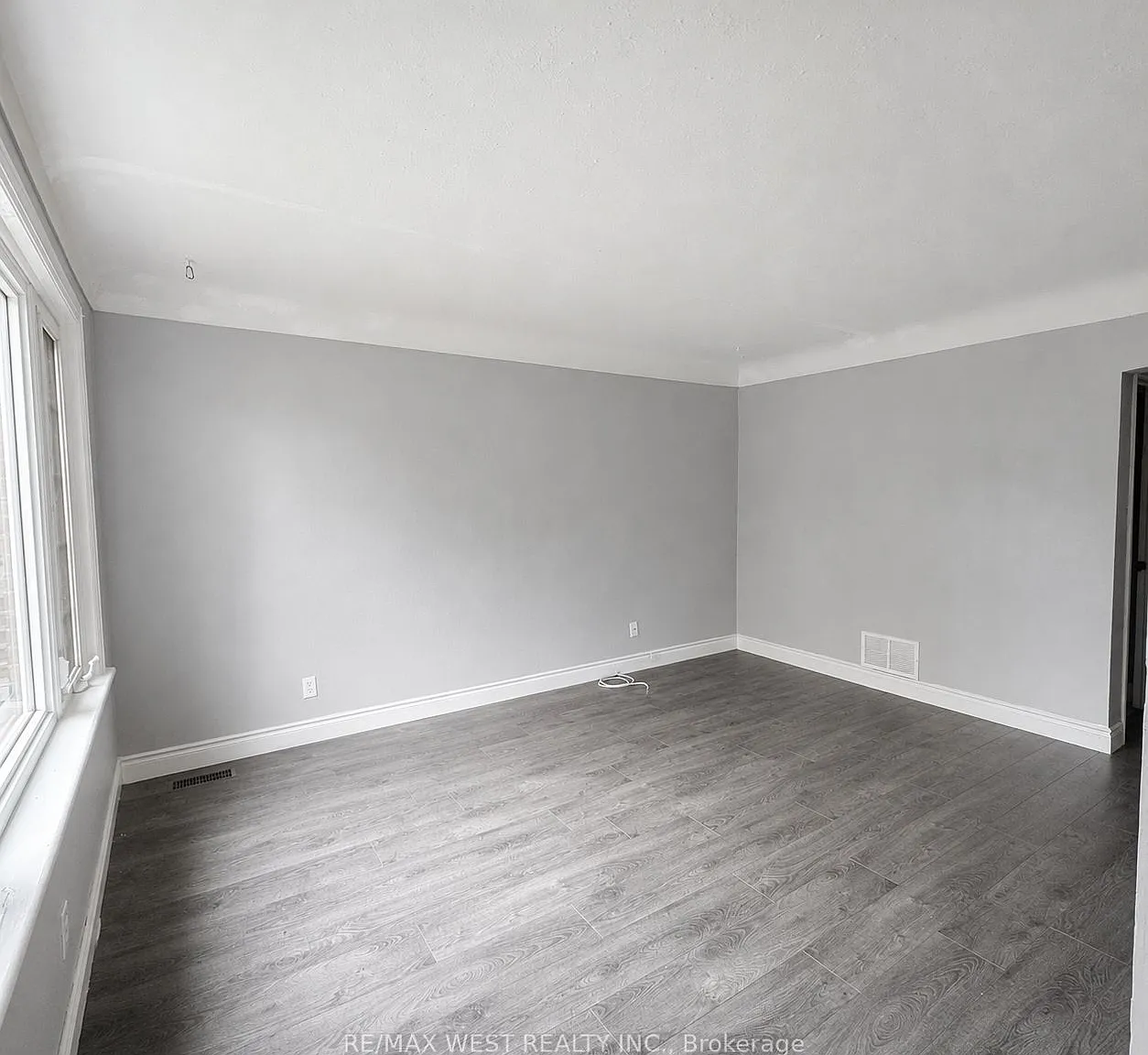 3 bed, $2,400 — Photo 4