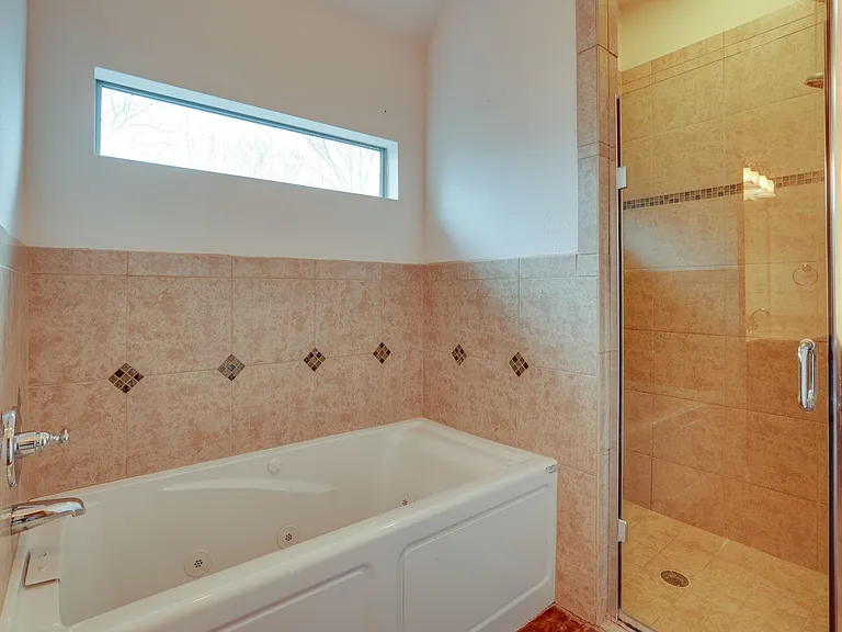 617 E Worth St — Photo 15