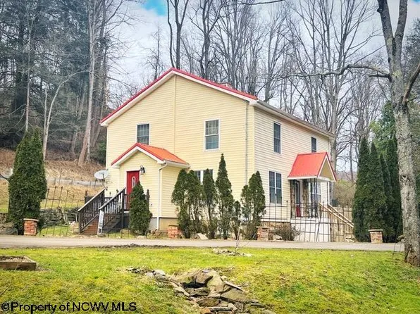 36 Thorne Dr, Rivesville, WV 26588