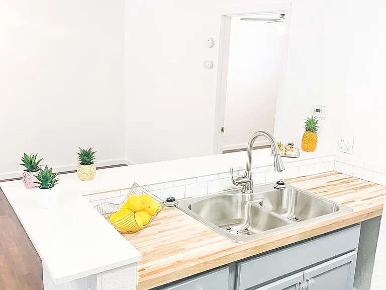 200 E Courtland Pl #10 — Photo 7