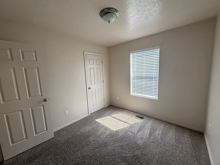 8556 W Snohomish St — Photo 11
