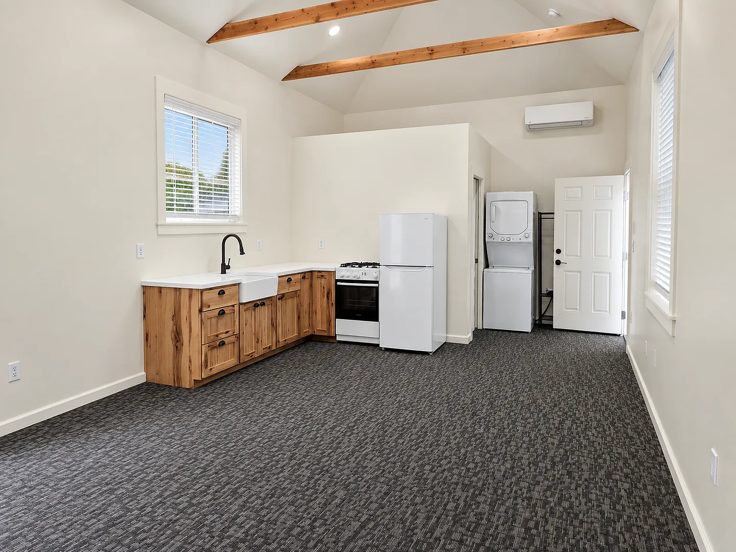 Studio Space for Rent, Eureka! — Photo 4