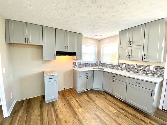 3rd image of 2926 Woodman Dr