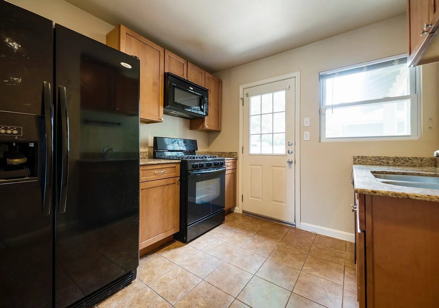 Ut Pre-Lease: Remodeled 3 Bed/2 Bath North Campus, High-End Finishes, Wood Floors — Photo 3