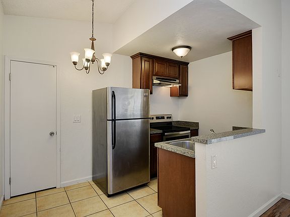 3rd image of 4328-4332 McClintock St #5