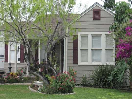 GORGEOUS CURB APPEAL!!