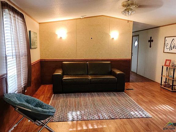 4th image of 204 Forest St