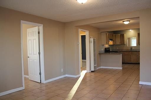5th image of 111 N Hinkley Ave