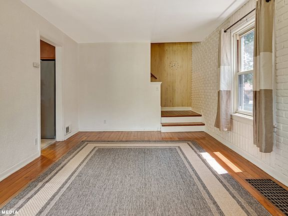 4th image of 3537 S 57th Ct