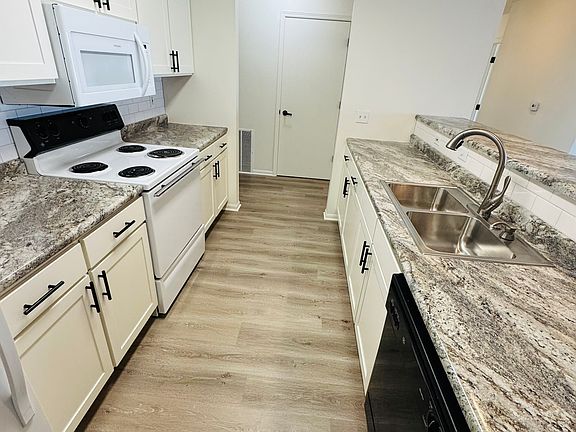 4th image of 225 Beaver Kreek Ctr APT 5