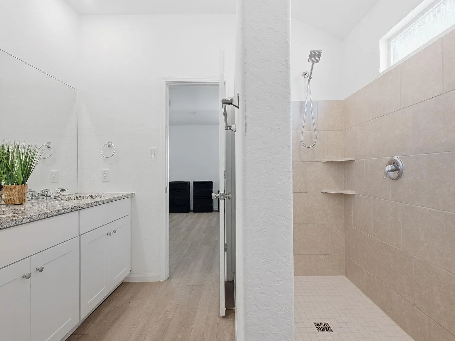 4 bed, 3.0 bath, 1910 sqft, $1,317 — Photo 3