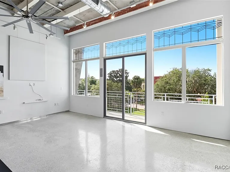 302 SE Broadway St #460 — Photo 15