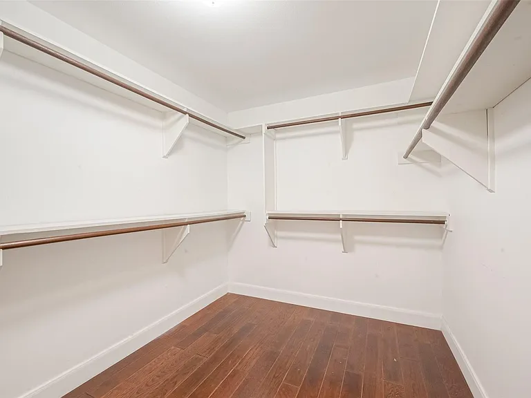12127 Carriage Hill Dr — Photo 12