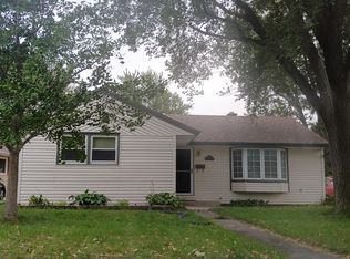 W174N8672 Schneider Dr, Menomonee Falls, WI 53051
