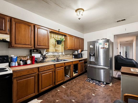 5th image of 612 N Upper St