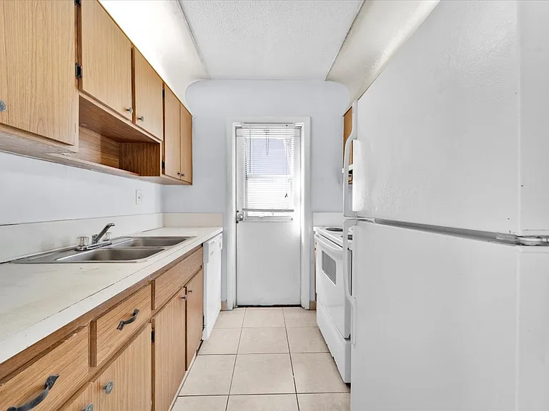 374 Sunshine Dr #K3 — Photo 6