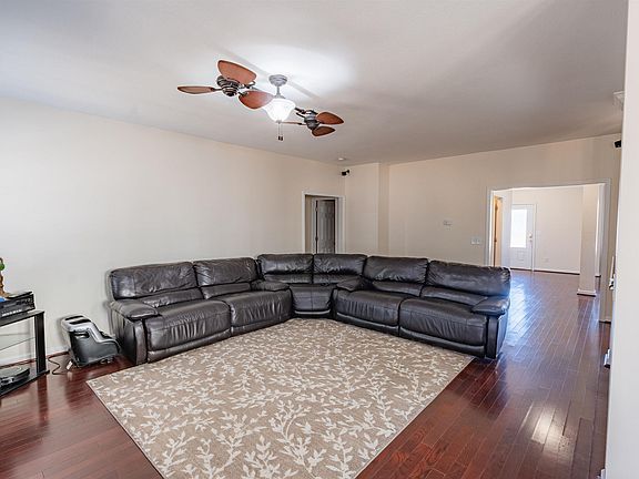4th image of 773 Saxony Dr
