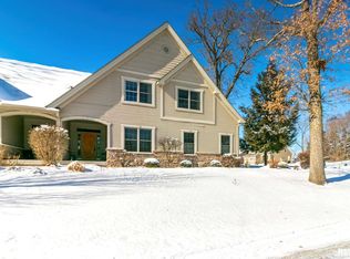 14 College Hill Cir, Rock Island, IL