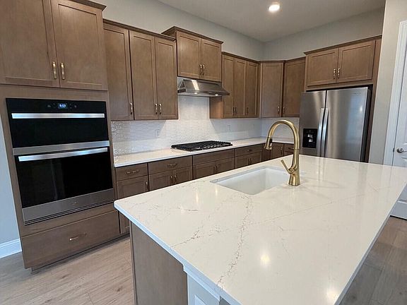 4th image of 317 BEDFORD Terrace #121