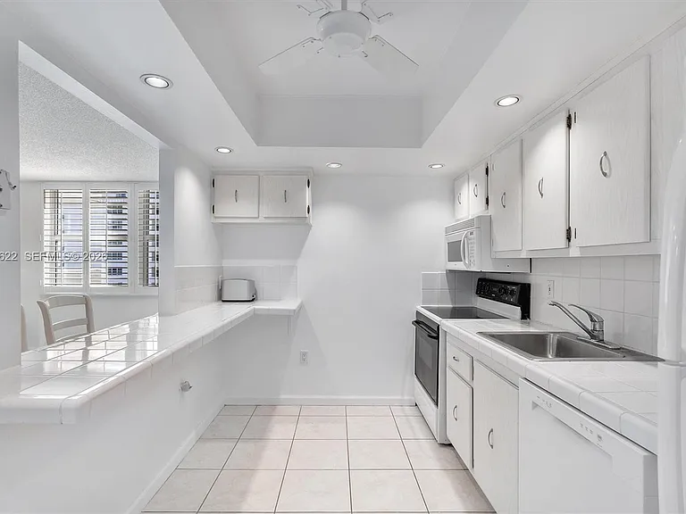 9273 Collins Ave #901 — Photo 5