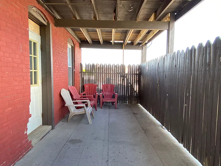 935-937 Maine St — Photo 9