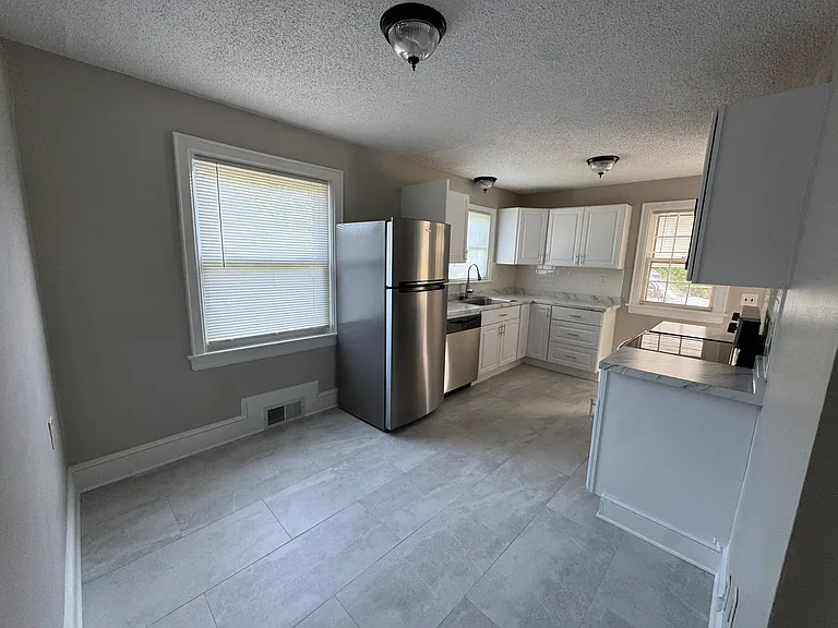 3657 Colonial Ave — Photo 29
