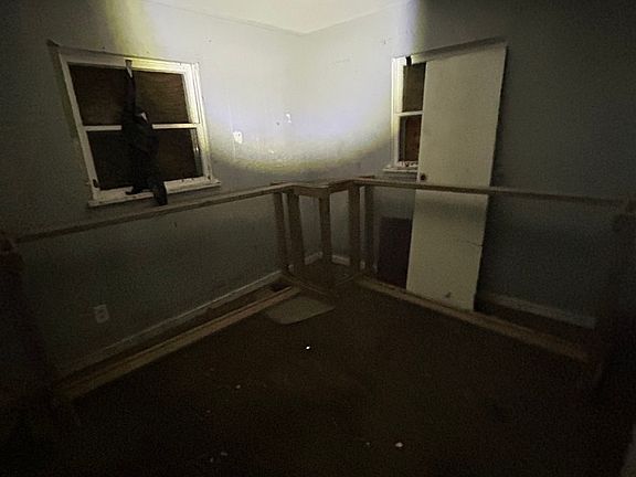 5th image of 1320 Williams St