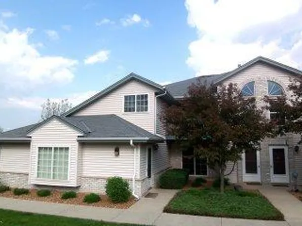 1029 Guthrie Rd, Waukesha, WI 53186