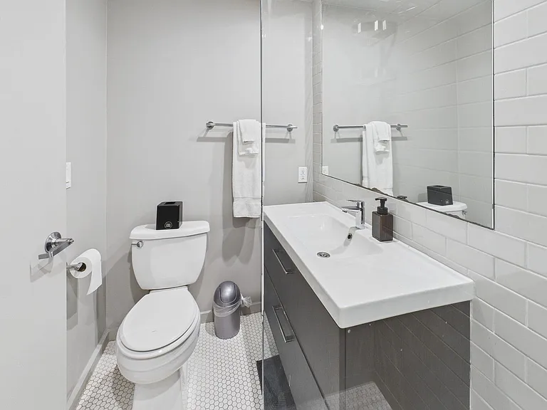 888 Hilgard Ave — Photo 34