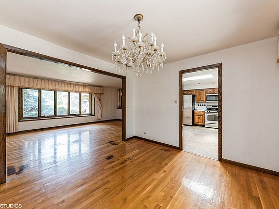 4th image of 211 Woburn Ln