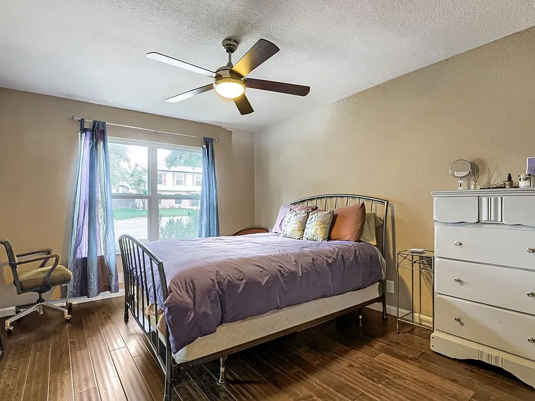 2606 Loyola Ln — Photo 11