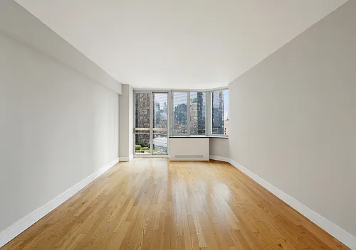 500 W 43rd St #18C Photo 1