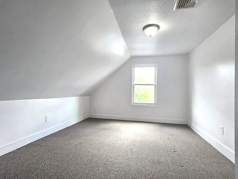 25 Myrtle St #3R — Photo 10