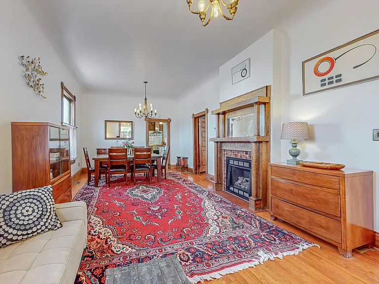 115 Elm St NE — Photo 5